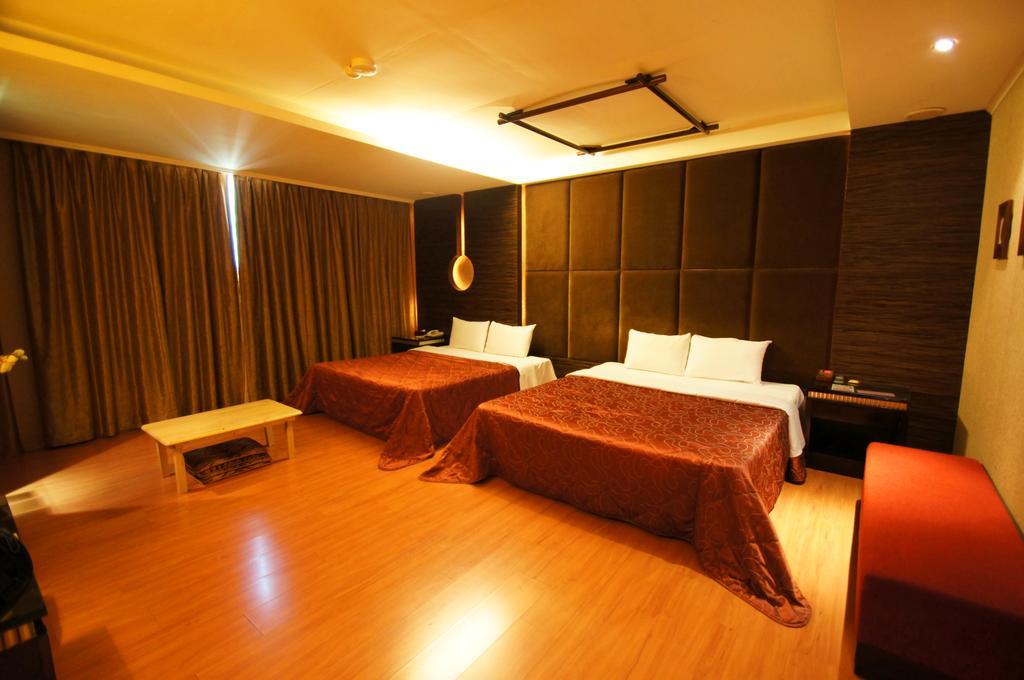 Beverly Garden Motel Чиай Сити Екстериор снимка