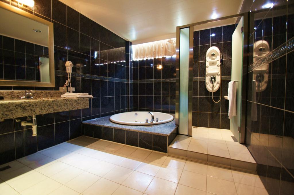 Beverly Garden Motel Чиай Сити Екстериор снимка